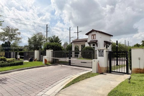 Apartamento en alquiler en Doral, Florida, 3 dormitorios, 112.13 m2 № 1799564 - foto 2