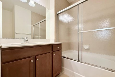 Apartamento en alquiler en Doral, Florida, 3 dormitorios, 112.13 m2 № 1799564 - foto 20