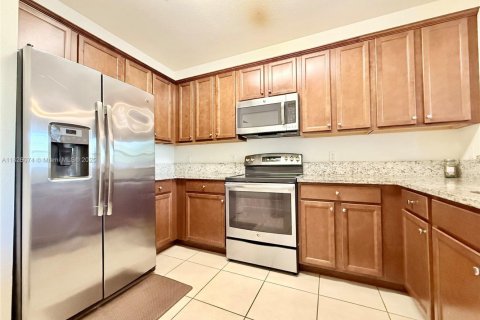 Apartamento en alquiler en Doral, Florida, 3 dormitorios, 112.13 m2 № 1799564 - foto 6