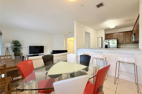 Apartamento en alquiler en Doral, Florida, 3 dormitorios, 112.13 m2 № 1799564 - foto 5