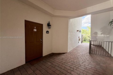 Apartamento en alquiler en Doral, Florida, 3 dormitorios, 112.13 m2 № 1799564 - foto 3