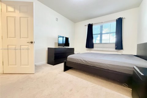 Apartamento en alquiler en Doral, Florida, 3 dormitorios, 112.13 m2 № 1799564 - foto 17