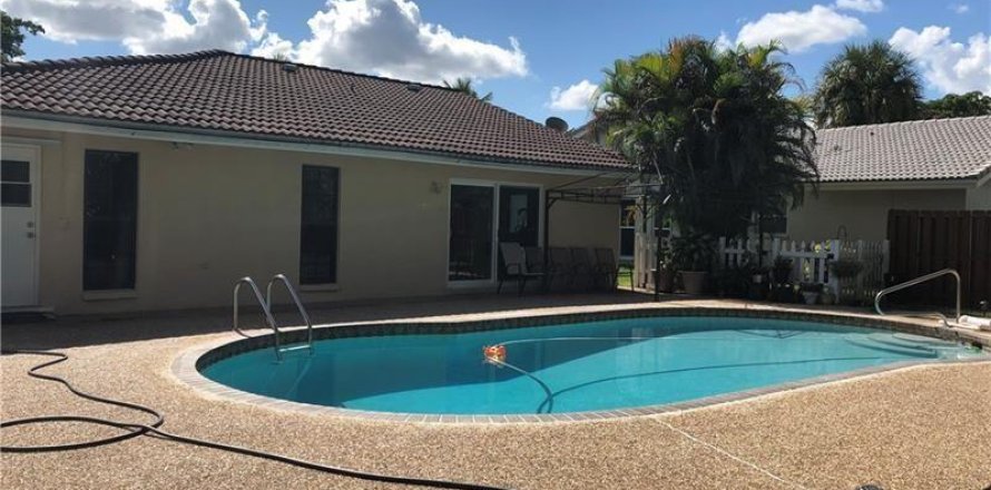 Casa en Coral Springs, Florida 3 dormitorios, 170.75 m2 № 1161791