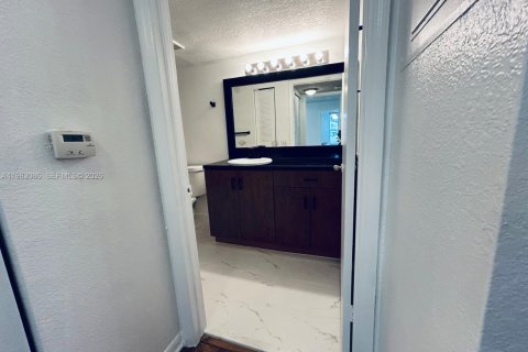 Condominio en alquiler en Sunrise, Florida, 1 dormitorio, 69.03 m2 № 2048471 - foto 17