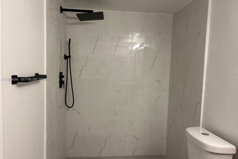 Condominio en alquiler en Sunrise, Florida, 1 dormitorio, 69.03 m2 № 2048471 - foto 20