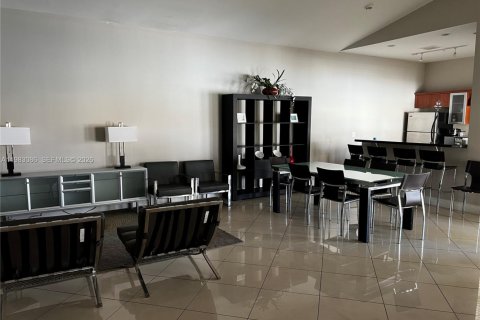 Condominio en alquiler en Sunrise, Florida, 1 dormitorio, 69.03 m2 № 2048471 - foto 25