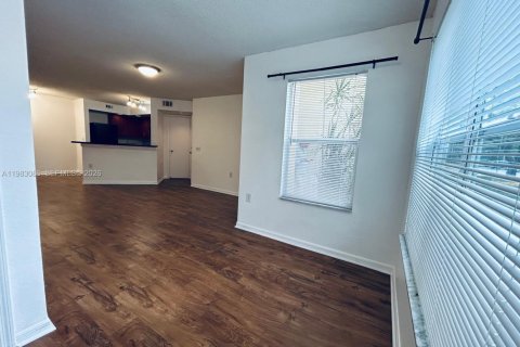 Condominio en alquiler en Sunrise, Florida, 1 dormitorio, 69.03 m2 № 2048471 - foto 11