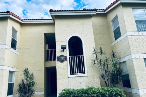 Condominio en alquiler en Sunrise, Florida, 1 dormitorio, 69.03 m2 № 2048471 - foto 3