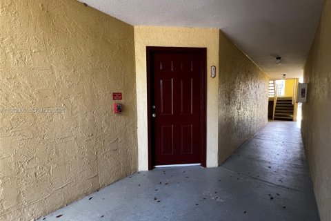 Condominio en alquiler en Sunrise, Florida, 1 dormitorio, 69.03 m2 № 2048471 - foto 4