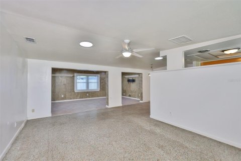 Villa ou maison à vendre à Largo, Floride: 2 chambres, 131.27 m2 № 1847573 - photo 13