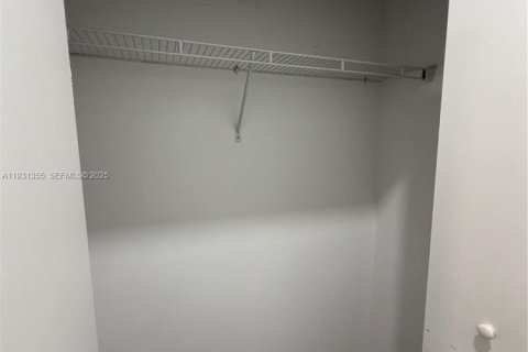 Appartement à louer à Hialeah, Floride: 2 chambres, 80.36 m2 № 1990305 - photo 16