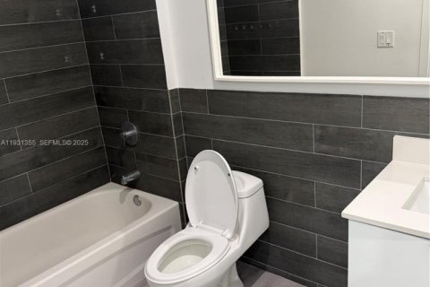 Appartement à louer à Hialeah, Floride: 2 chambres, 80.36 m2 № 1990305 - photo 12