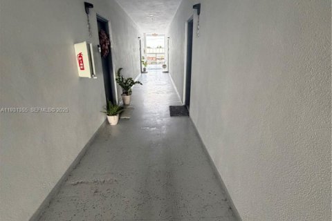 Appartement à louer à Hialeah, Floride: 2 chambres, 80.36 m2 № 1990305 - photo 4