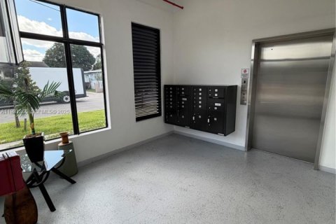 Appartement à louer à Hialeah, Floride: 2 chambres, 80.36 m2 № 1990305 - photo 2