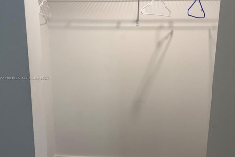 Appartement à louer à Hialeah, Floride: 2 chambres, 80.36 m2 № 1990305 - photo 10