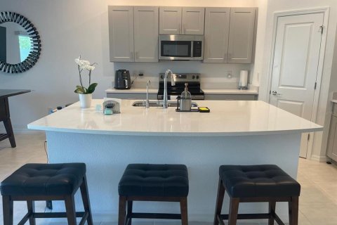 Townhouse in Davenport, Florida 3 bedrooms, 127.55 sq.m. № 2231548 - photo 4