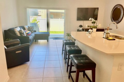 Townhouse in Davenport, Florida 3 bedrooms, 127.55 sq.m. № 2231548 - photo 7