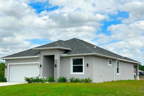 House in LaBelle, Florida 3 bedrooms № 1783696 - photo 1