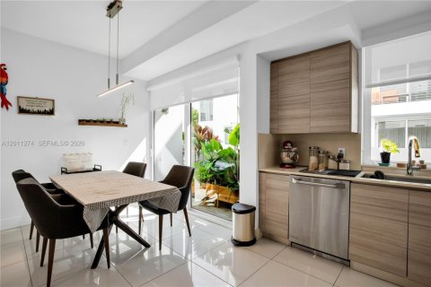 Touwnhouse à louer à Miami Beach, Floride: 4 chambres, 232.63 m2 № 2075214 - photo 7