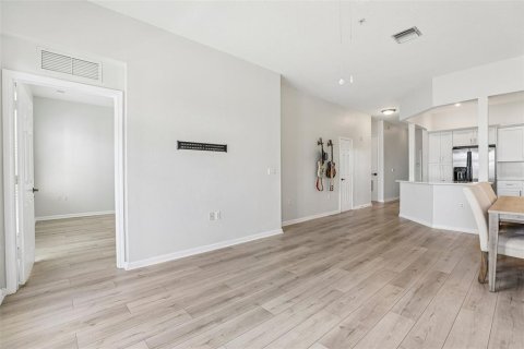 Condo in Orlando, Florida, 3 bedrooms № 2227657 - photo 6