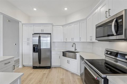 Condo in Orlando, Florida, 3 bedrooms № 2227657 - photo 10
