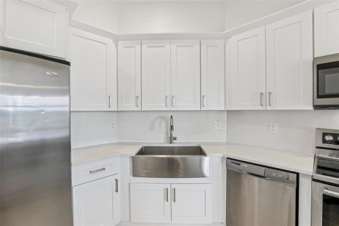 Condo in Orlando, Florida, 3 bedrooms № 2227657 - photo 11