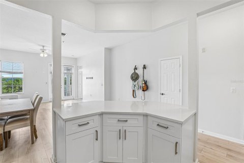 Condo in Orlando, Florida, 3 bedrooms № 2227657 - photo 9