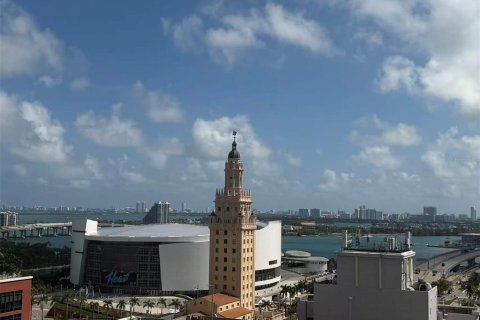 Condominio en Miami, Florida, 1 dormitorio № 2425782