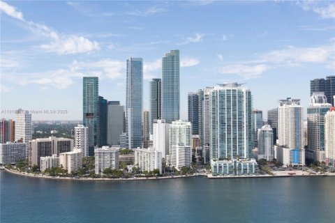 Condo in Miami, Florida, 3 bedrooms № 2082217