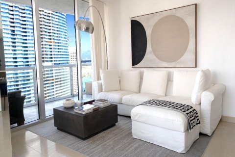 Condo in Miami, Florida, 2 bedrooms  № 1818592 - photo 7