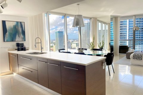 Condo in Miami, Florida, 2 bedrooms  № 1818592 - photo 1