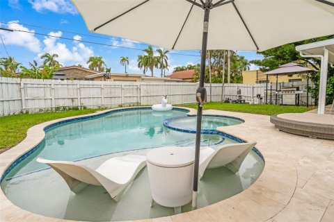 Снять в аренду виллу или дом в Холливуд, Флорида 3 спальни, 161м2, № 1943406 - фото 25