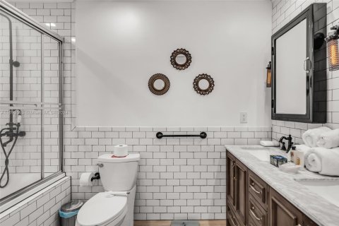 Снять в аренду виллу или дом в Холливуд, Флорида 3 спальни, 161м2, № 1943406 - фото 17