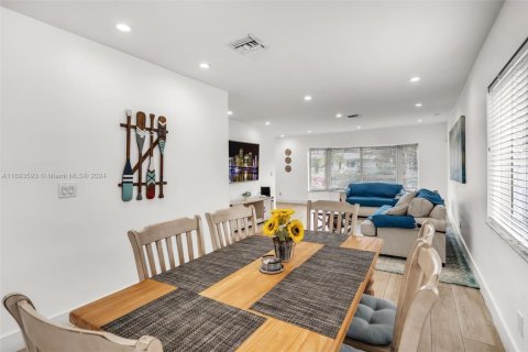 Снять в аренду виллу или дом в Холливуд, Флорида 3 спальни, 161м2, № 1943406 - фото 7