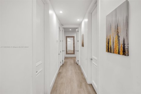 Снять в аренду виллу или дом в Холливуд, Флорида 3 спальни, 161м2, № 1943406 - фото 14