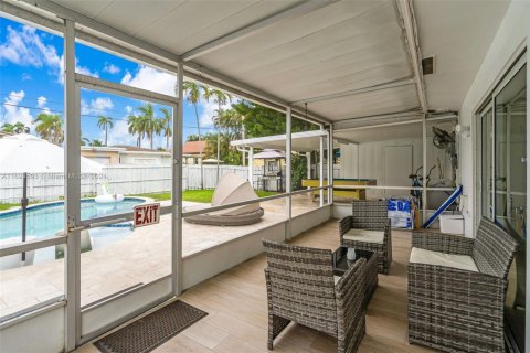 Снять в аренду виллу или дом в Холливуд, Флорида 3 спальни, 161м2, № 1943406 - фото 30