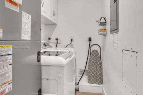 Снять в аренду виллу или дом в Холливуд, Флорида 3 спальни, 161м2, № 1943406 - фото 24