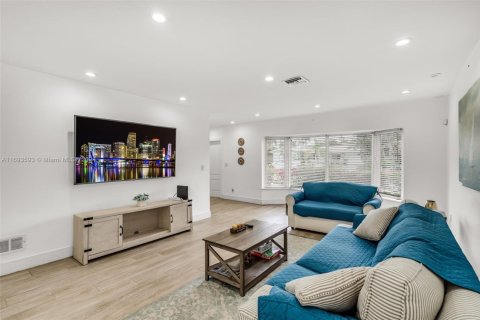 Снять в аренду виллу или дом в Холливуд, Флорида 3 спальни, 161м2, № 1943406 - фото 4