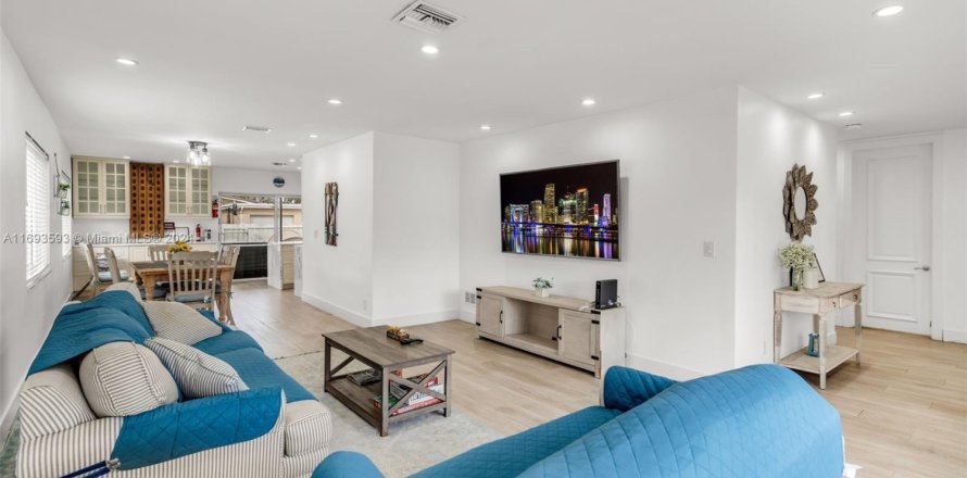 Дом в Холливуд, Флорида 3 спальни, 161м2 № 1943406