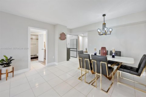 Copropriété à vendre à Aventura, Floride: 2 chambres, 101.45 m2 № 2243678 - photo 4
