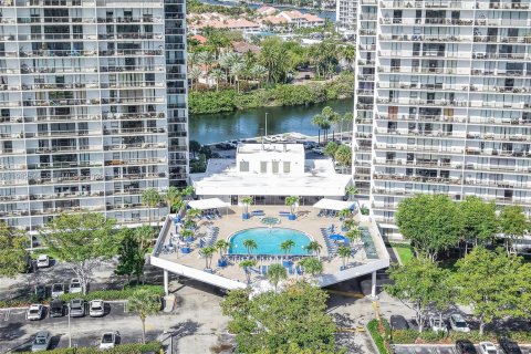 Copropriété à vendre à Aventura, Floride: 2 chambres, 101.45 m2 № 2243678 - photo 16