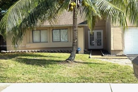 Casa en venta en Lauderhill, Florida, 4 dormitorios, 196.67 m2 № 1874847 - foto 3