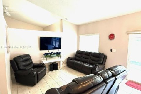 Casa en venta en Lauderhill, Florida, 4 dormitorios, 196.67 m2 № 1874847 - foto 19