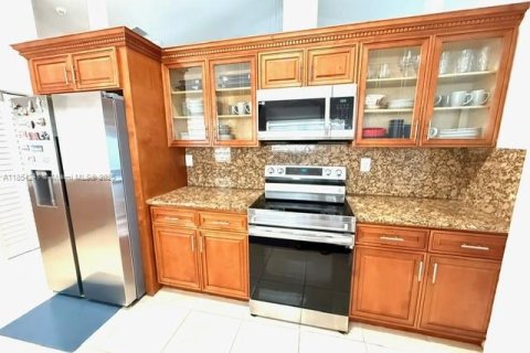 Casa en venta en Lauderhill, Florida, 4 dormitorios, 196.67 m2 № 1874847 - foto 17