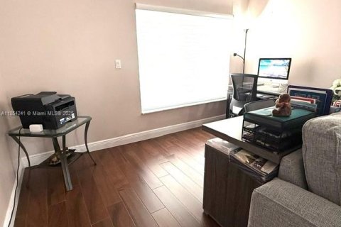 Casa en venta en Lauderhill, Florida, 4 dormitorios, 196.67 m2 № 1874847 - foto 7