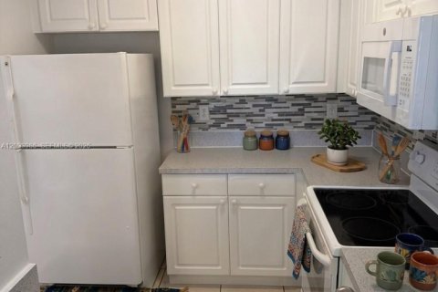 Copropriété à louer à Miami, Floride: 2 chambres, 96.71 m2 № 2385315 - photo 2