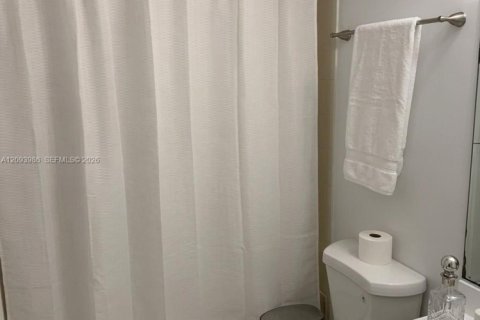 Copropriété à louer à Miami, Floride: 2 chambres, 96.71 m2 № 2385315 - photo 6