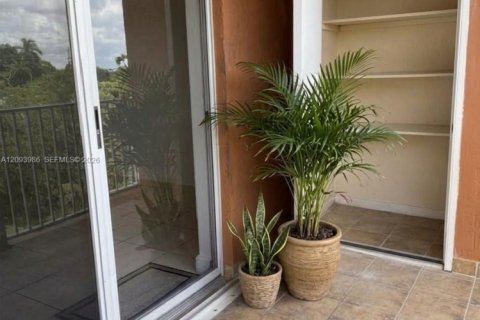 Copropriété à louer à Miami, Floride: 2 chambres, 96.71 m2 № 2385315 - photo 8