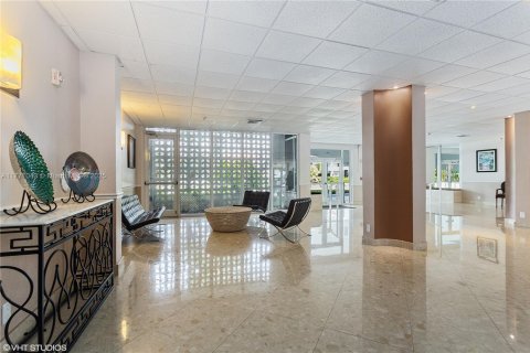Condo in North Miami, Florida, 1 bedroom № 1978509 - photo 2