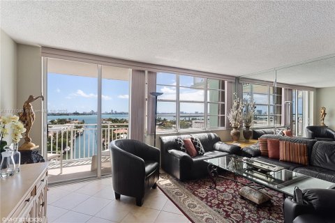 Condo in North Miami, Florida, 1 bedroom № 1978509 - photo 4
